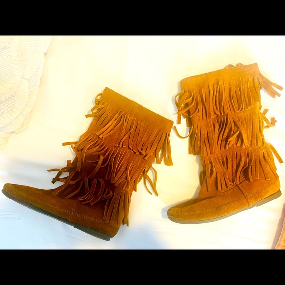 Minnetonka 3 Layer Fringe Suede Boot - Picture 1 of 8